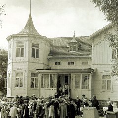 Detta är Einar Gundersens villa som låg på Tullvägen. Det revs 15 augusti 1973.