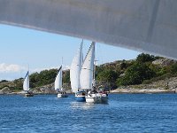 Här passerar vi öster om Asperö på väg mot Brännö Husvik